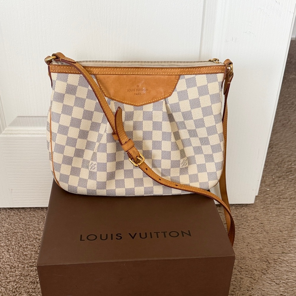 Authentic Louis Vuitton Siracusa PM Damier Azur Crossbody Bag in Tan and White